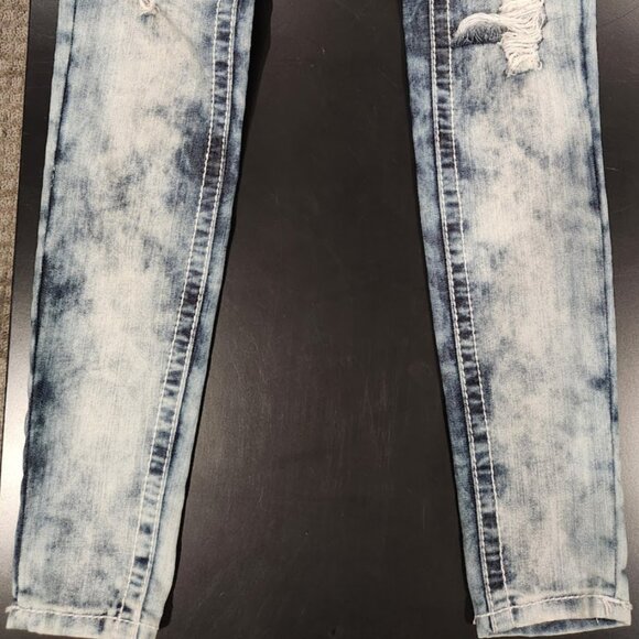Almost Famous Size 0 Distressed Skinny Jeans - Picture 2 of 12